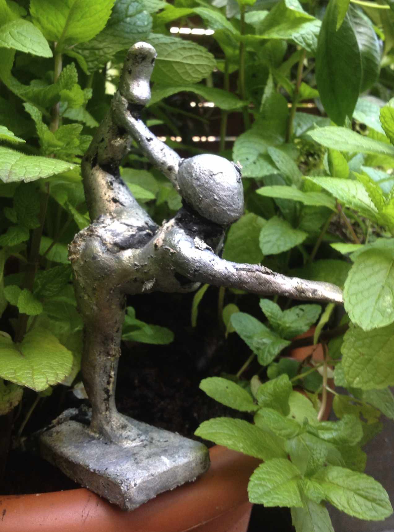 sculpture bronze yoga arc debout