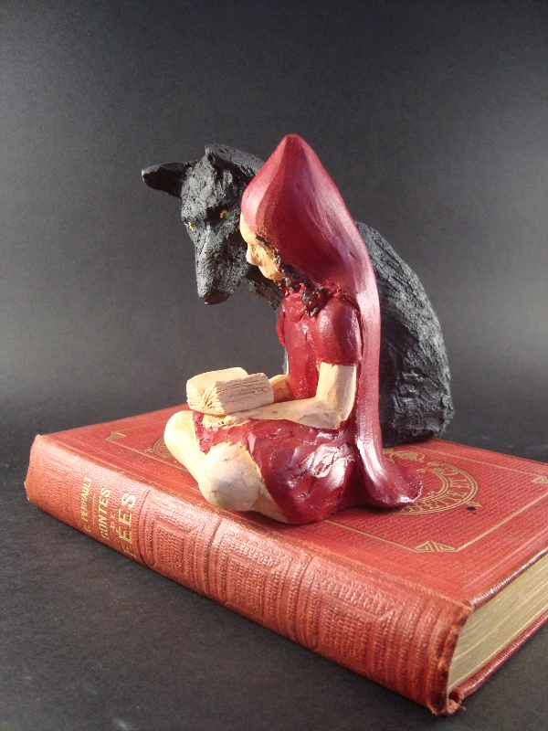sculpture terre cuite lectrice conte de fées Perrault petit chaperon rouge et loup