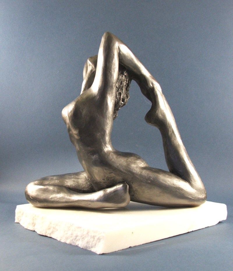 sculpture platre patine graphite posture yoga pigeon royal